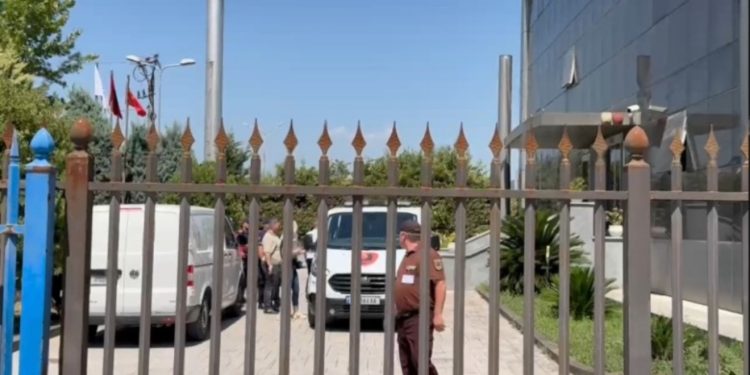 Shkak borxhi ndaj shtetit? Policia dhe Tatimet aksion në zyrat e kompanisë “Bankers Petroleum”