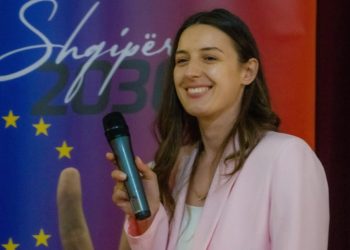 E përdori Belinda si “leckë”, Zegjine Caushi humbet mandatin e deputetit, ja kush ia mori!