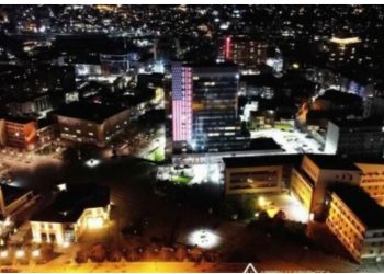 249-vjetori i Pavarësisë së SHBA-së, Kryeministria e Kosovës ndriçohet me ngjyrat e flamurit amerikan