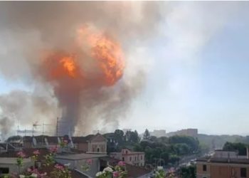 VIDEO/ Shpërthim i fuqishëm në një pikë karburanti në Romë, tronditet i gjithë kryeqyteti italian, plagoset një zjarrfikës dhe disa persona të tjerë