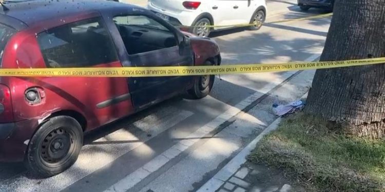 Aksident në Vlorë / Makina përplas këmbësorin në vijat e bardha në Lungomaro, 60-vjeçari dërgohet në spital