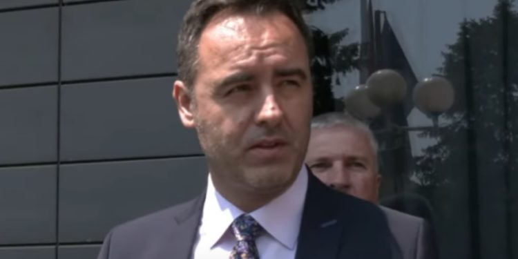 “Kërcënim nëpërmjet një telefoni!” Alarmi për bombë në Parlamentin e Kosovës, Konjufca: Policia kështu po mendon…