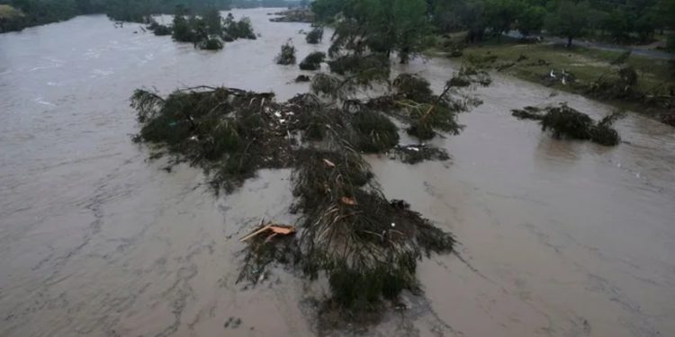 Situatë kritike në SHBA/ Stuhia tropikale Sandal formohet në Atlantik dhe drejtohet drejt Karolinës së Jugut