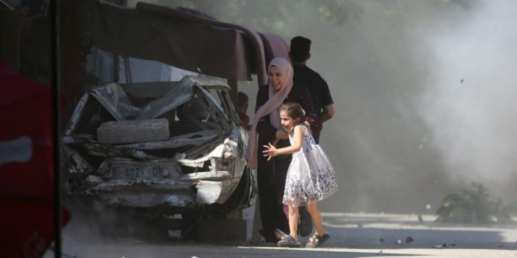 Sulmet ajrore izraelite vrasin 24 palestinezë në Gazë, përfshirë 10 që po kërkonin ushqim