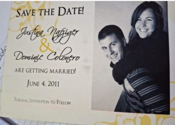 Çudira shqiptare/ Posta shqiptare i dorëzon qytetarit në Durrës ftesën e dasmës nga Amerika, pas 14 viteve!