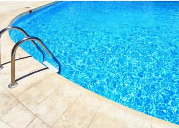 Tragjedi në Kosovë/ Mbytet në pishinën familjare fëmija 2 vjeç, u dërgua në spital pa shenja jete