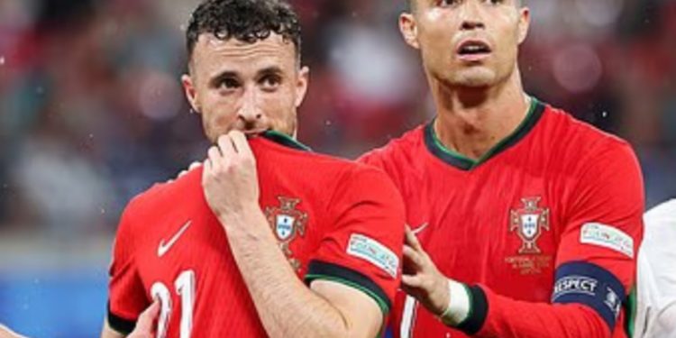 Ronaldo zhgënjeu të gjithë, ja përse mungoi në funeralin e Diogo Jotës dhe vëllait të tij