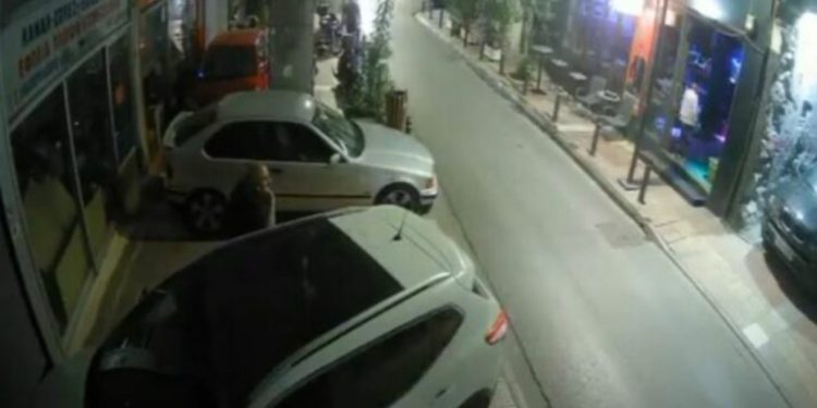 Përleshja mes dy bandave në Greqi, policia pas disa muajsh hetime arreston 12 persona, mes tyre edhe shqiptarë