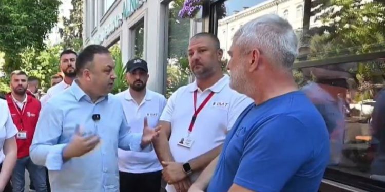 Aksioni për lirimin e hapësirave publike, biznesmeni: Kam marr leje, paguaj prej 5 vitesh taksa!