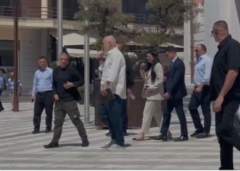 Rama viziton nesër Vlorën/ Aksion për zbatimin e porosive të tij, punonjësit e bashkisë në terren për pastrimin e qytetit 