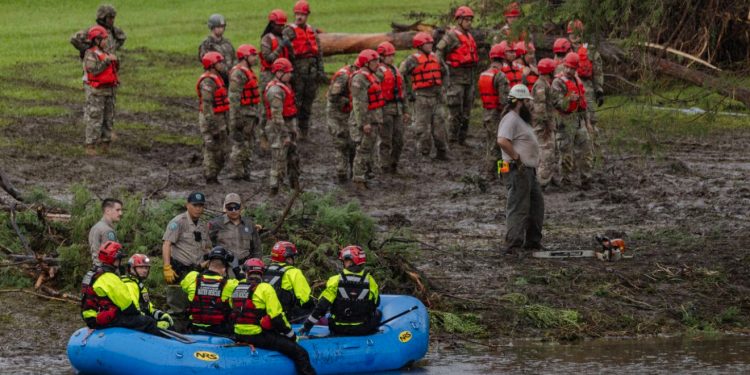 Përmbytjet në Teksas, numri i viktimave rritet në 82, dhjetëra të tjerë të zhdukur! Paralajmërime për reshje shiu edhe në orët e ardhshme