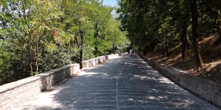 “Një shteg i ri drejt bukurive të qytetit të gurit!” Rama: Përfundojnë punimet në zonën e “7 Krojeve” në Gjirokastër