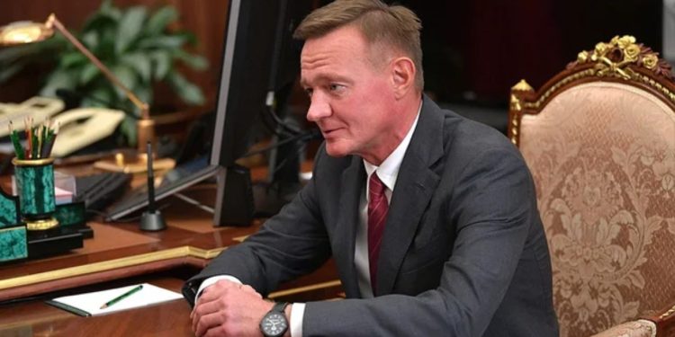 Pak orë pasi u shkarkua nga Vladimir Putin, ministri rus i Transportit gjendet i vdekur në makinën e tij