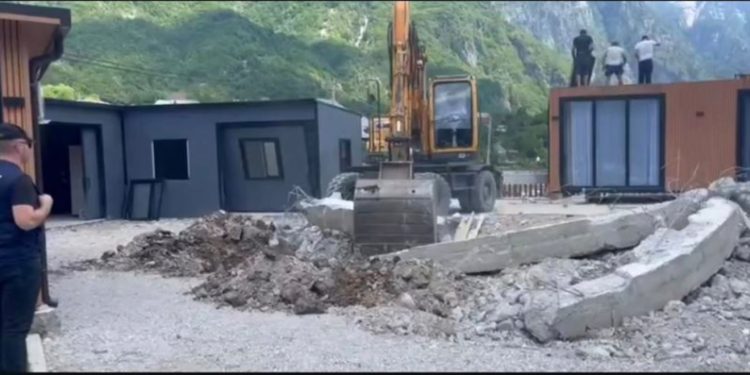 Prishet ndërtimi pa leje, Rama reagon sërish: Kabinat e kriminelit që “plagosi” Thethin do i marrë shteti, me “Gjelin” e prokurorisë po merret ministria e Drejtësisë