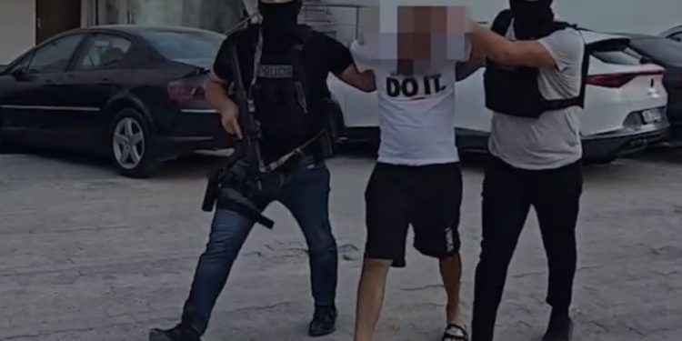 I shpallur në kërkim nga Italia për trafikim të lëndëve narkotike në kuadër të organizatës kriminale, arrestohet 36-vjeçari me dy emra në Durrës