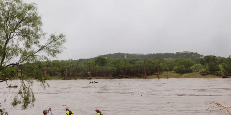 Përpjekjet e kërkim-shpëtimit në Teksasin e shkatërruar nga përmbytjet hyjnë në ditën e 5-të, numri i viktimave shkon mbi 100