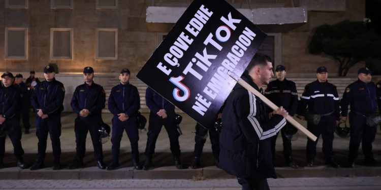 Investigimi i medias austriake: Si përfitoi Edi Rama nga ndalimi i TikTok