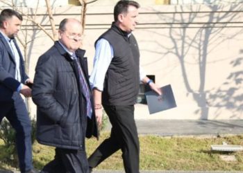 Kërkon lirimin nga qelia/ Vijon prej rreth 2 orësh seanca për Veliajn