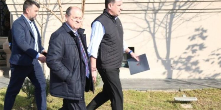 Kërkon lirimin nga qelia/ Vijon prej rreth 2 orësh seanca për Veliajn