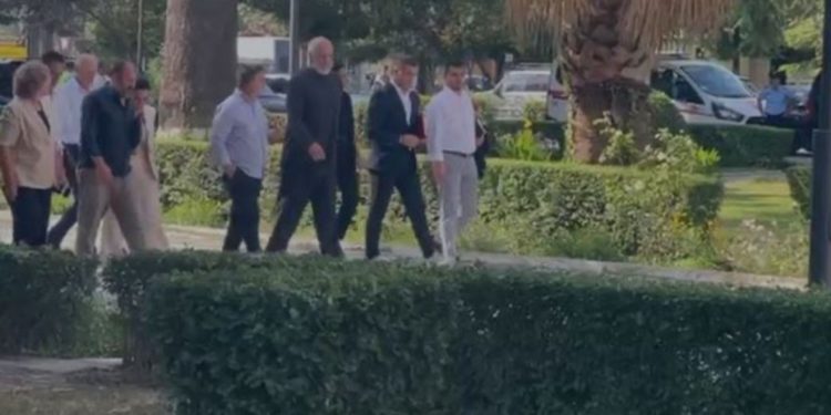 Pas Vlorës e ka radhën Fieri/ Rama kërkon dorëheqjen e drejtorëve të bashkisë, shpreh kritika për zaptimin e hapësirave publike