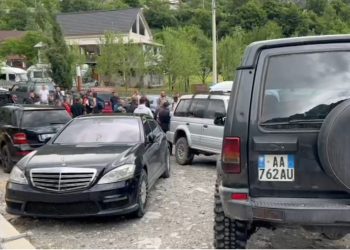 Aksioni i IKMT-së për prishjen e ndërtimeve pa leje/ Banorët e Thethit i bllokojnë urën Policisë së Shtetit