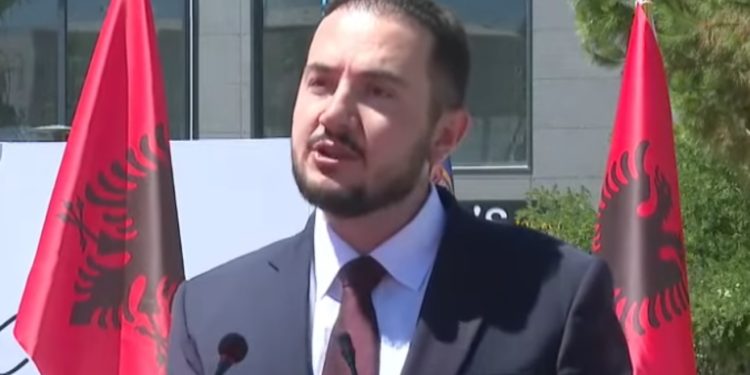 “Burgu është realitet në diktaturën e re!”/ Ervin Salianji në inaugurimin për Josif Budën: Ai nuk ra rastësisht, ishte zëri i ndërgjegjes së kombit