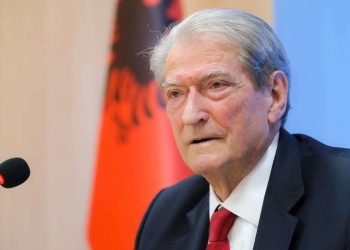 Berisha poston fotot: Banori i Kaçinarit është dhunuar nga banditë të firmës private që do ndërtojnë HEC në fshatin e tij