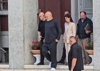 Rama mbledh kryetarët e bashkive sot në Durrës, në fokus diskutimet mbi problematikat e pushtetit vendor dhe sezonit turistik