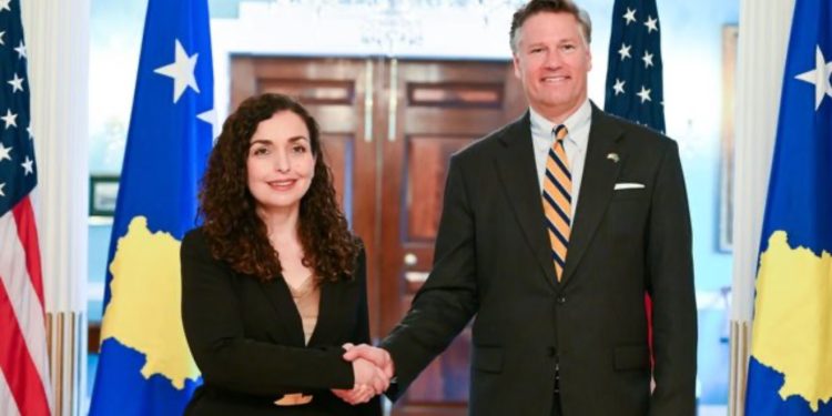 Vjosa Osmani takohet me zëvendëssekretarin e DASH, në fokus bashkëpunimi ekonomik Kosovë – SHBA