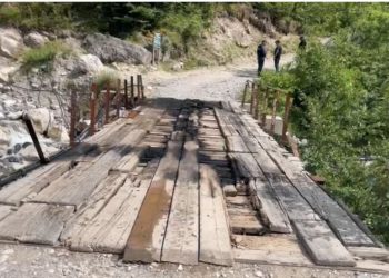 Protesta në Theth/ Policia sqaron situatën: Një shtetas hodhi shishe me lëndë djegëse! Tentoi të djegë një urë druri