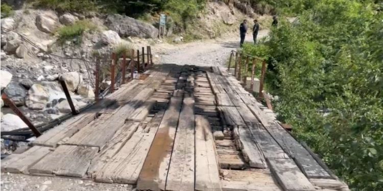 Protesta në Theth/ Policia sqaron situatën: Një shtetas hodhi shishe me lëndë djegëse! Tentoi të djegë një urë druri