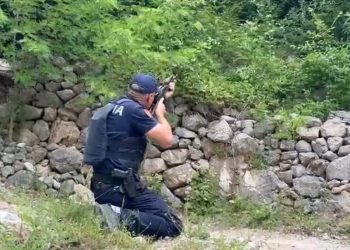 Turp i madh! Policia i përgjigjet me kallashnikov banorëve në Theth që mbrojnë pronat e tyre
