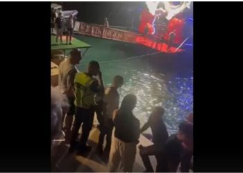 I riu në Sarandë zbriti nga “Porsche” dhe fut në det për t’i ikur policisë, gjendet çanta që hodhi në ujë, brenda dyshohet të ketë patur një armë zjarri