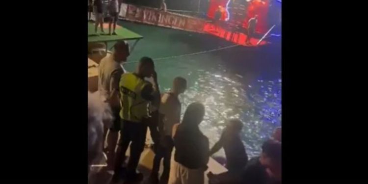 I riu në Sarandë zbriti nga “Porsche” dhe fut në det për t’i ikur policisë, gjendet çanta që hodhi në ujë, brenda dyshohet të ketë patur një armë zjarri