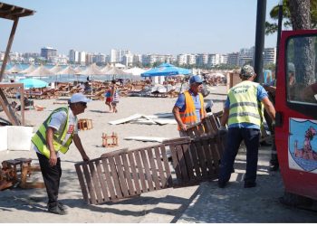 Lirimi i hapësirave publike në Vlorë, Rama: Në Lungomaren një tjetër sipërfaqe plazhi i është rikthyer turistëve dhe qytetarëve