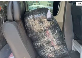 40 mijë euro veshje kontrabandë, arrestohet në Tiranë drejtuesi i një furgoni që po i transportonte