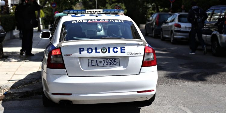 U përpoq t’i rrëmbente një gruaje vajzën 4-vjeçare, arrestohet 48-vjeçari shqiptar në Greqi