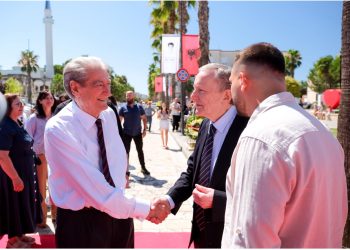 Ish-ambasadori gjerman u gjet i pajetë në hotel, Berisha: Dielli perëndoi për Werner Daum