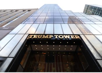 Familja Trump forcon praninë e saj në Evropë/ Kulla ikonike Trump Tower ndërtohet në Bukuresht