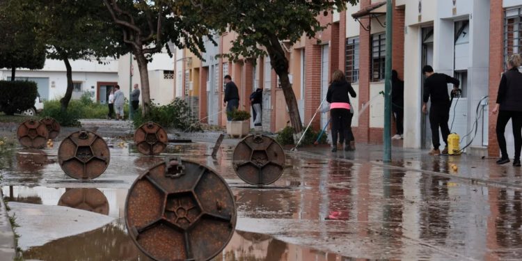 Moti i keq përfshin Spanjën/ Lëshohet alarmi i kuq, dy persona të zhdukur nga përmbytjet