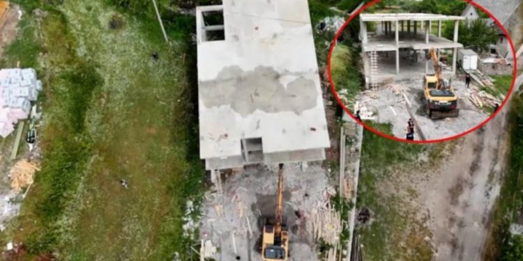 Thethi nuk gjen qetësi as ditën e diel, fadromat e IKMT mbërrijn në terren për shembjen e objekteve