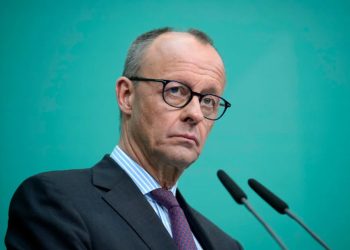 Qeveria Merz në prag të krizës për shkak të zgjedhjes së një anëtareje të Gjykatës Supreme, akuzat për plagjiaturë dhe anulimet e votimeve vënë në provë unitetin e koalicionit