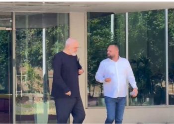 Rama mbledh sot deputetët e qarkut dhe drejtorët e bashkisë së Tiranës, çfarë pritet nga takimi