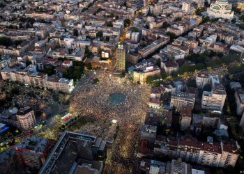 “Vera e mosbindjes civile në Serbi”/ DW: Pas tetë muajsh demonstratash paqësore, lëvizja protestuese po ndryshon kurs! Ultimatumi për Vuçiç