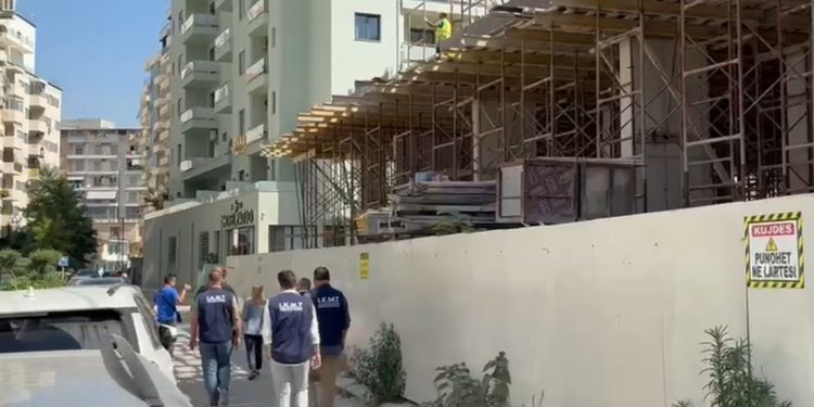 Rama paralajmëroi konfiskimin e një pallati, IKMT zbarkon në Vlorë për zbatimin e urdhrit