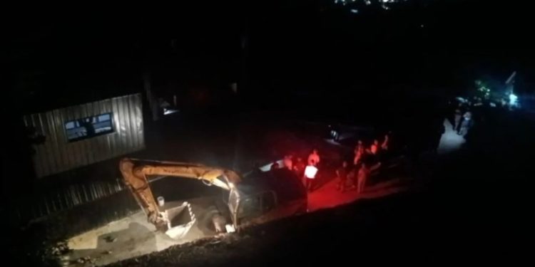 Tensione në aksionin e IKMT-së për shembjen e ndërtesave pa leje në Theth, banorët futen në banesë, nuk lejojnë prishjen e objektit