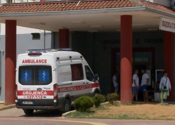 Ngjarja e rëndë në Vlorë/ 17-vjeçarja qëlloi veten, familjarët fshehën armën, babai s’ishte dakord me stilin e jetesës