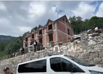 Blindohet godina në Theth, prishja do bëhet me tritol, pronari: Mesazh nga Rama!