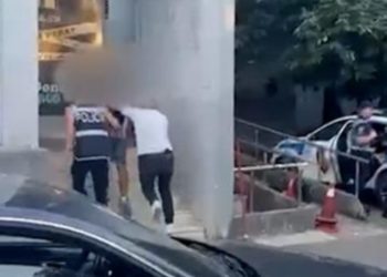 Lëvizte me armë me vete, arrestohet 31-vjeçari në Tiranë, e pëson edhe pasagjeri