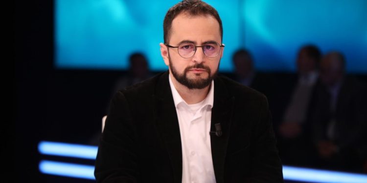 U akuzua së bashku me dajën nga Lapaj për padrejtësi për mandatin, “thumbon” Endri Shabani: Ku ta dija unë i varfri se armiku ishim ne